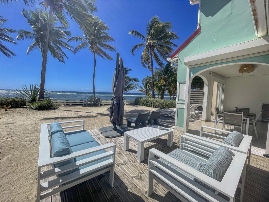Villa pieds dans l'eau à louer à Saint François Guadeloupe-terrasse vue mer-2